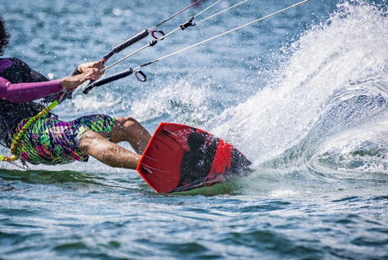 Pratique du kitesurf dans l'Aude