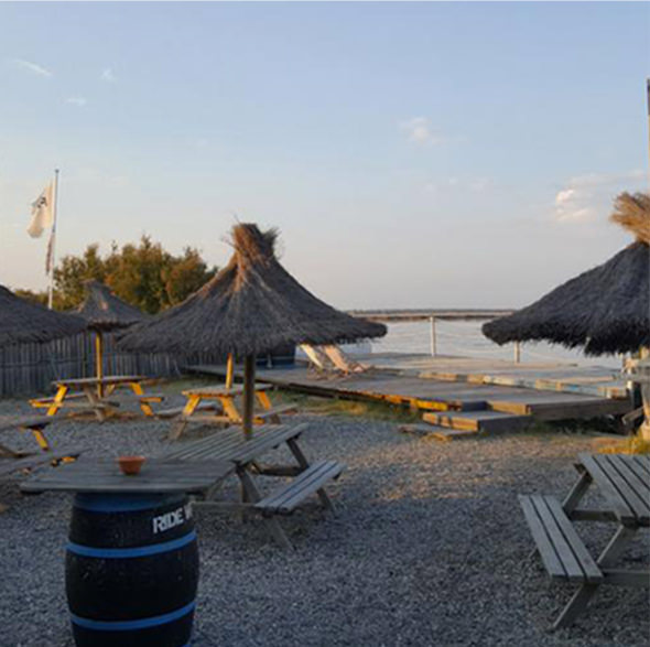 Beach bar en bord de plage à Saint-Pierre-la-Mer