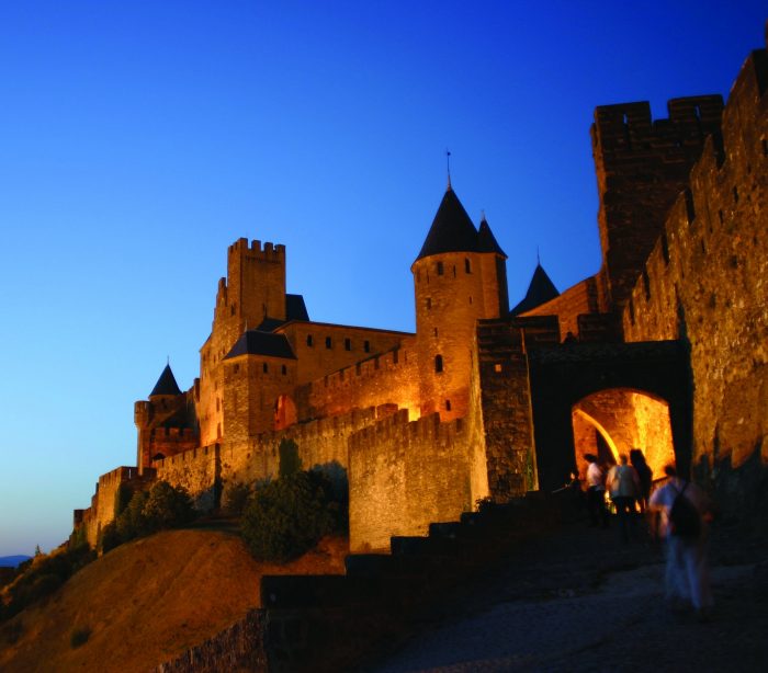 La Cité de Carcassonne la nuit