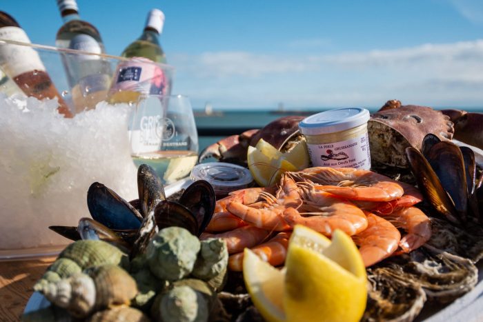 Manger un plateau de fruits de mer à La Perle Gruissanaise