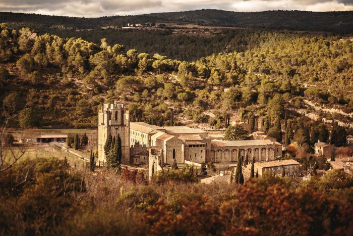 Découvrir l'Abbaye de Lagrasse©Vincent Photographie