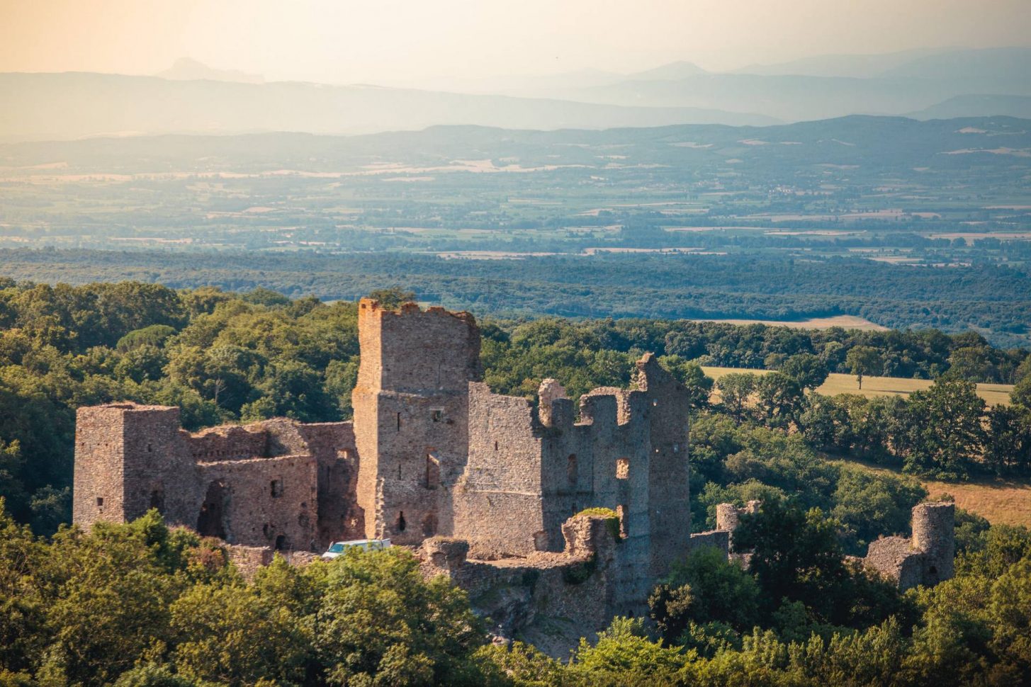 Vue sur le Château de Saissac ©Vincent Photographie