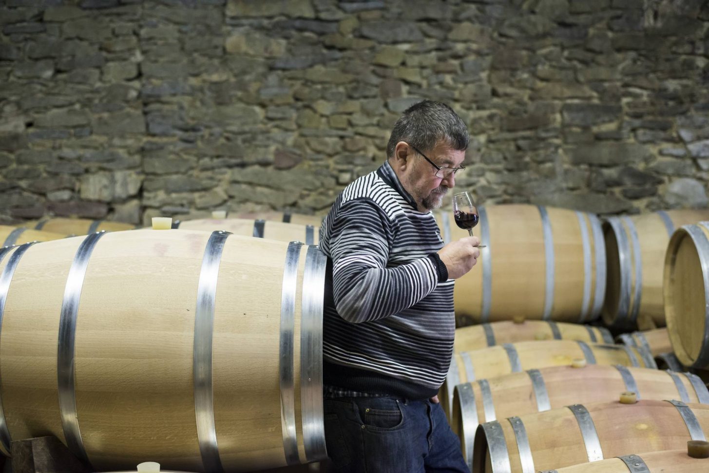 Dégustation de vin au Domaine Bertrou parazols ©Ludovic Charles-ADT de l'Aude