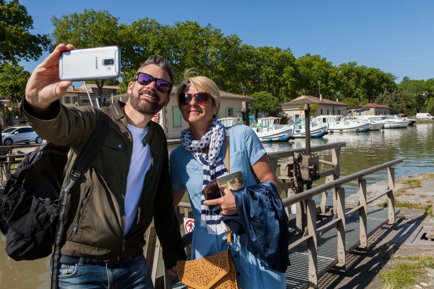 Pause selfie sur l'écluse du Canal du Midi à Carcassonne ©Philippe Benoist-ADT de l'Aude