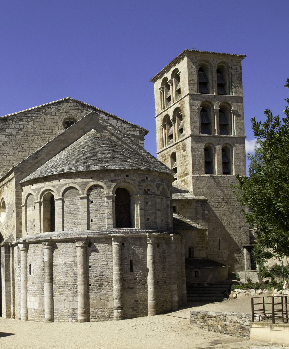 Visite de l'Abbaye de Caunes-Minervois et son chevet ©Philippe Benoist-ADT de l'Aude