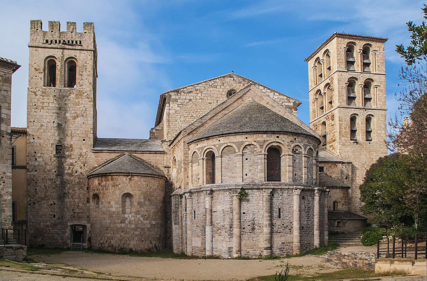 En visite à l'Abbaye de Caunes-Minervois ©E.Depuy-ADT de l'Aude