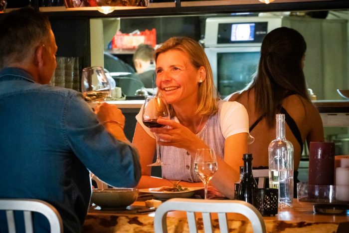 Dégustation de vin en couple à Narbonne ©Céline Deschamps-ADT de l'Aude