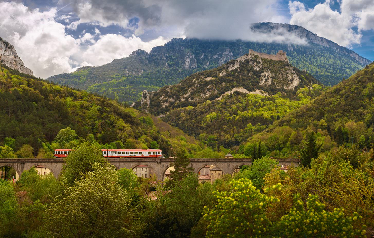 lapradelle-puilaurens, train rouge