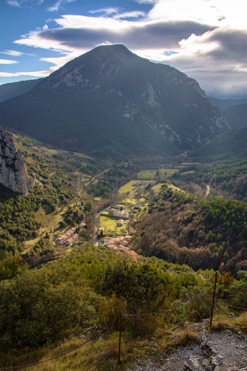 Vue sur le village de Lapradelle-Puilaurens ©Vincent Photographie