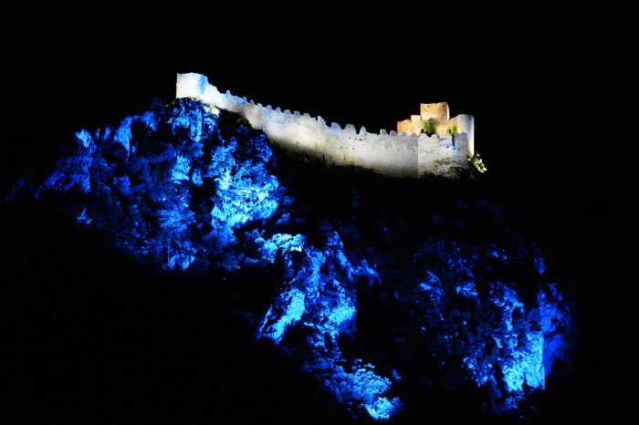 lapradelle puilaurens, chateau de nuit