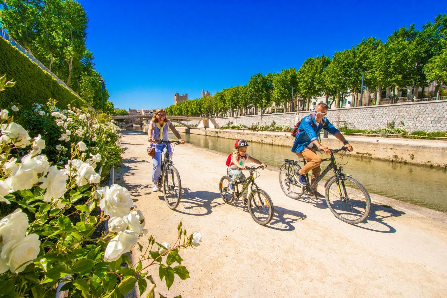 Le Canal de la robine à vélo en famille ©Céline Deschamps-ADT de l'Aude
