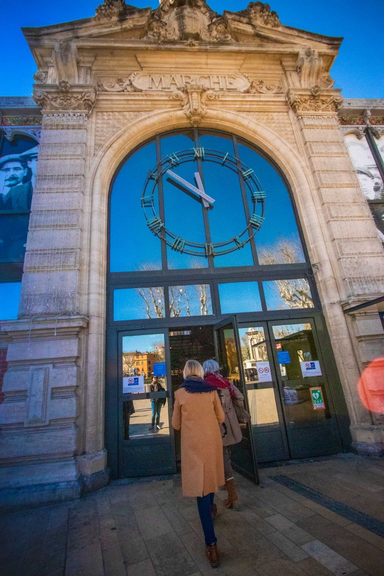 Manger aux Halles de Narbonne ©Céline Deschamps-ADT de l'Aude