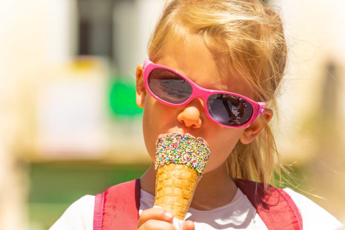 Narbonne, glace, enfant - cr C. Deschamps, ADT Aude