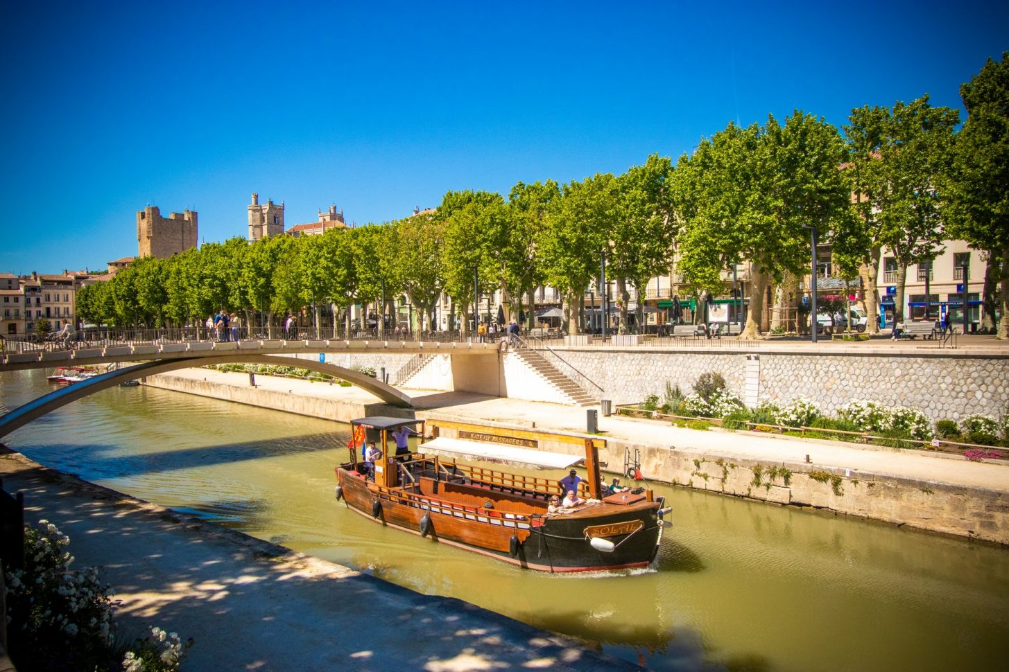 Promenade en bateau sur le Canal de la Robine à Narbonne © Céline Deschamps-ADT de l'Aude