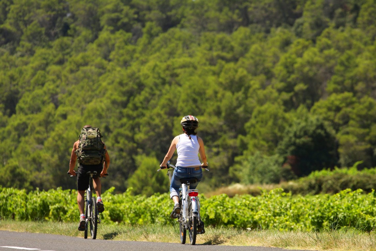 Rando vélo route dans les Corbières - Crédit : C. Deschamps