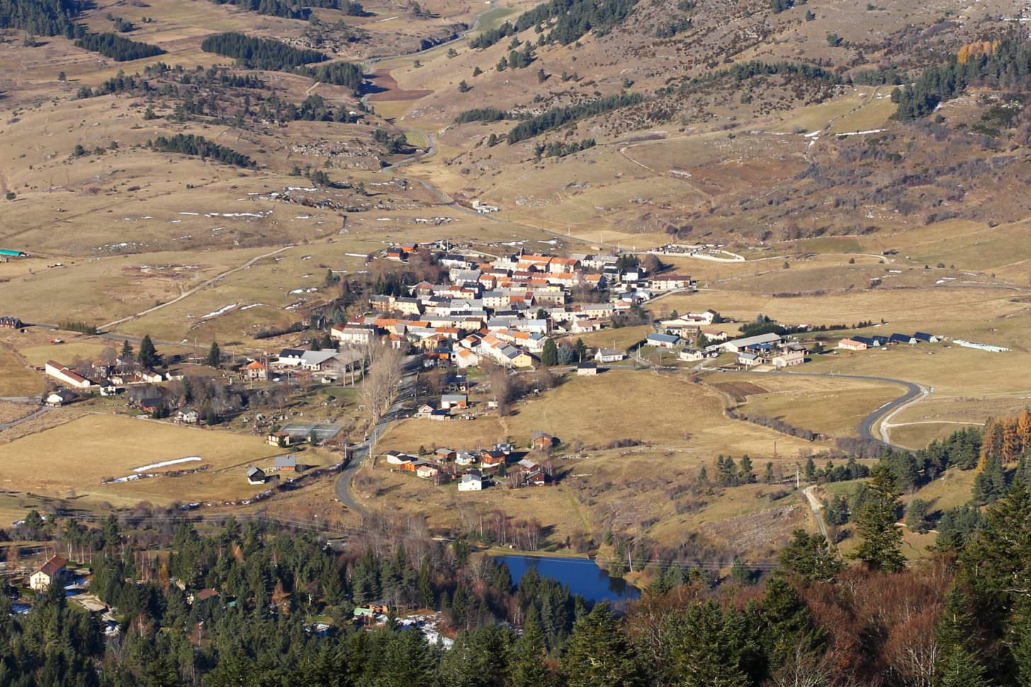 Camurac, village