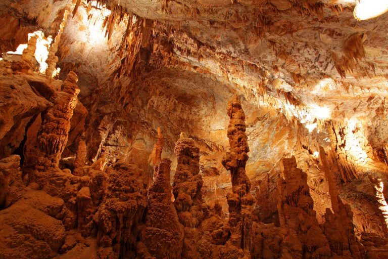 Stalagmites au Gouffre Géant de Cabrespine