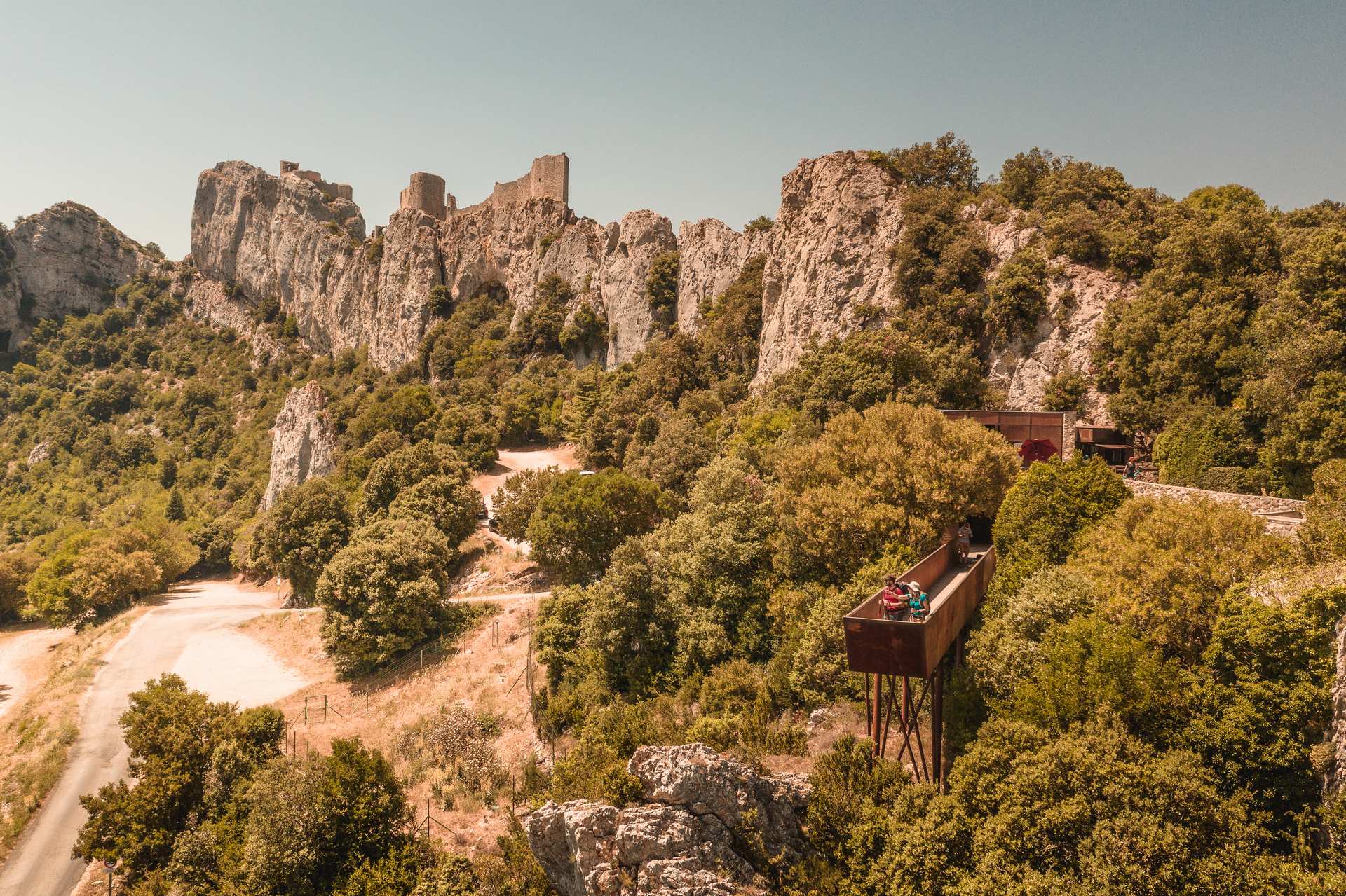 Le Château de Peyrepertuse par le Sentier Cathare ©VIncent Photographie-ADT de l'Aude