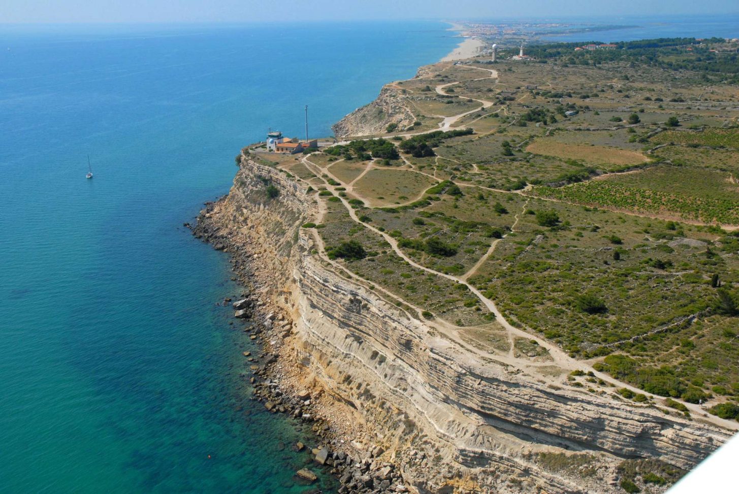 Balade le long de la Falaise à Leucate ©Jean Belondrade-Office de Tourisme de Leucate