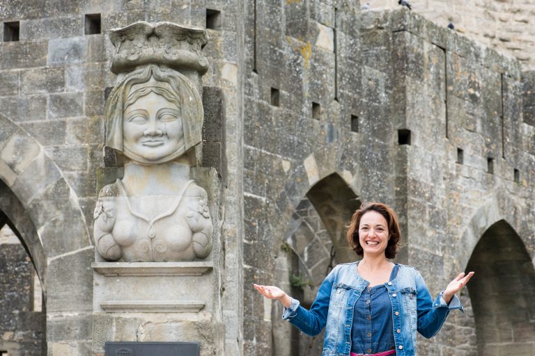 Guide conférencière à la cité de Carcassonne