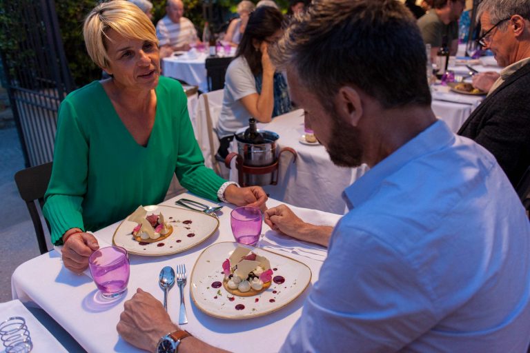 Repas au Comte Roger, Dessert en terrasse - Cité de Carcassonne @ Philippe Benoist