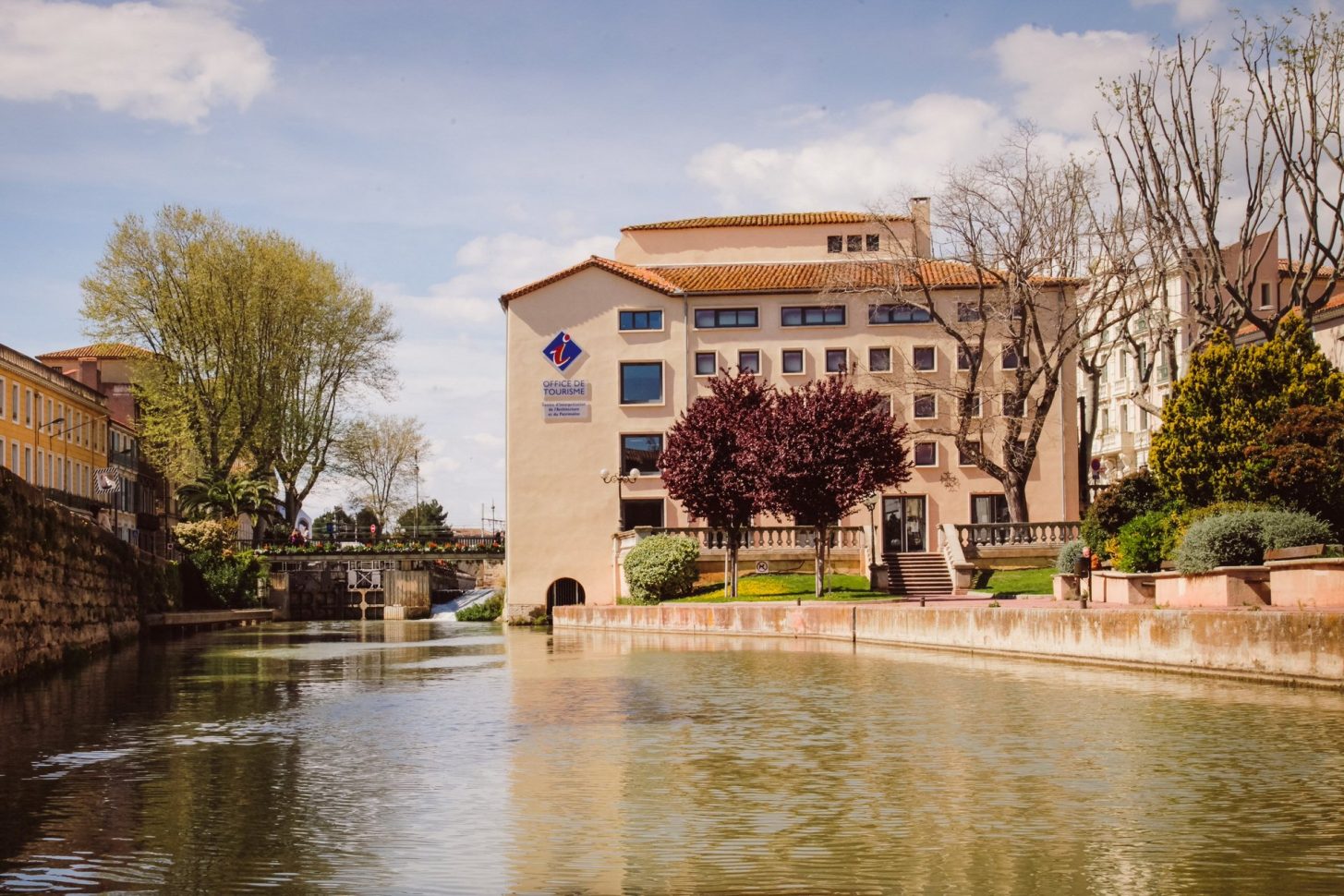 Office de Tourisme de Narbonne en bord de Robine © Mairie de Narbonne