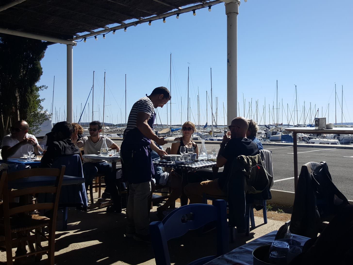 Restaurant la Nautique, en terrasse © ADT de l'Aude