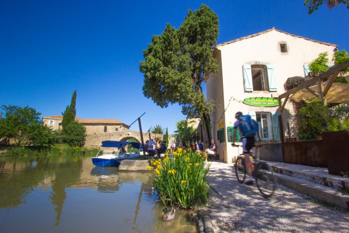 Terrasse du comptoir Nature en bord de Canal du Midi © Céline Deschamps