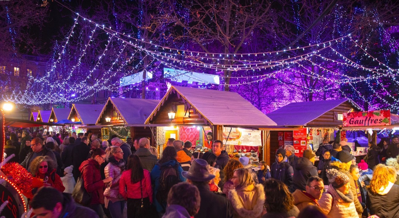 La magie de Noël à Carcassonne, chalets place Carnot