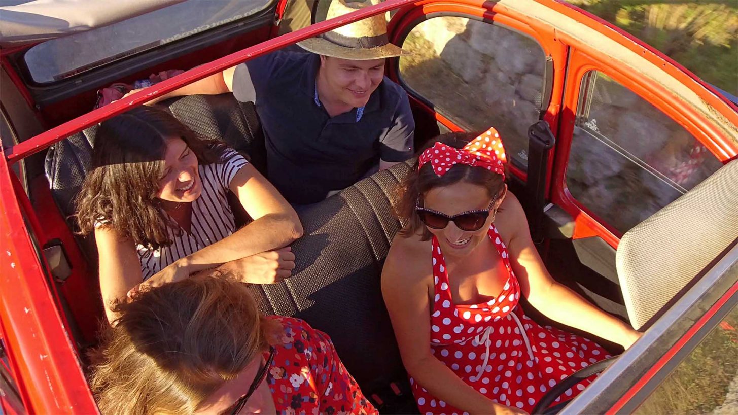 Balade dans les vignes en 2 cv ©Raphaël Kann-ADT de l'Aude