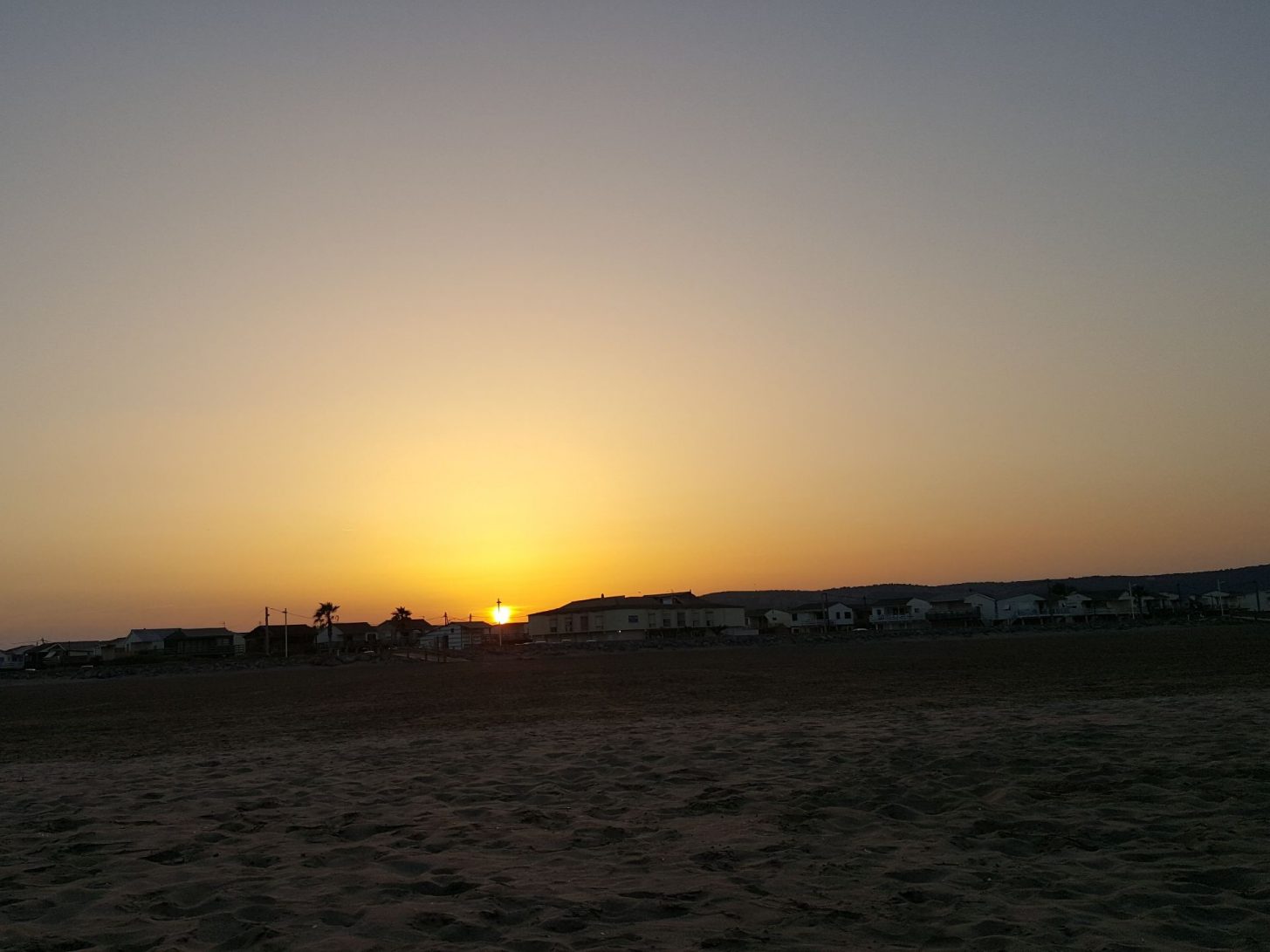 Coucher de soleil à la plage des Chalets, Gruissan©S. Alibeu, ADT Aude