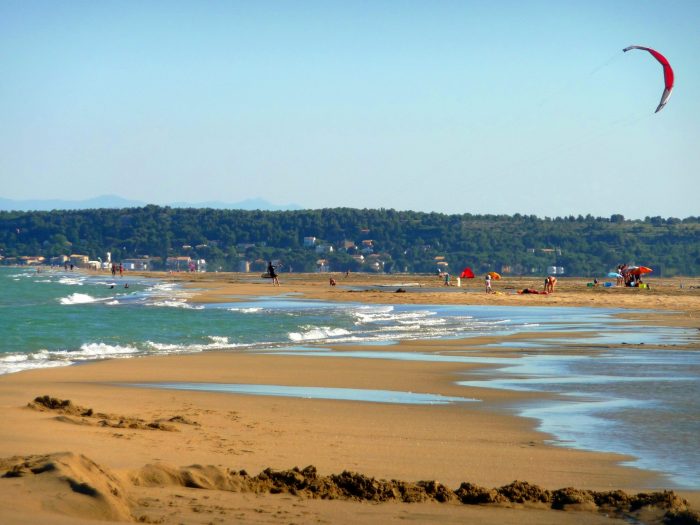 Activités voile sur la plage de La Franqui ©C. Deschamps