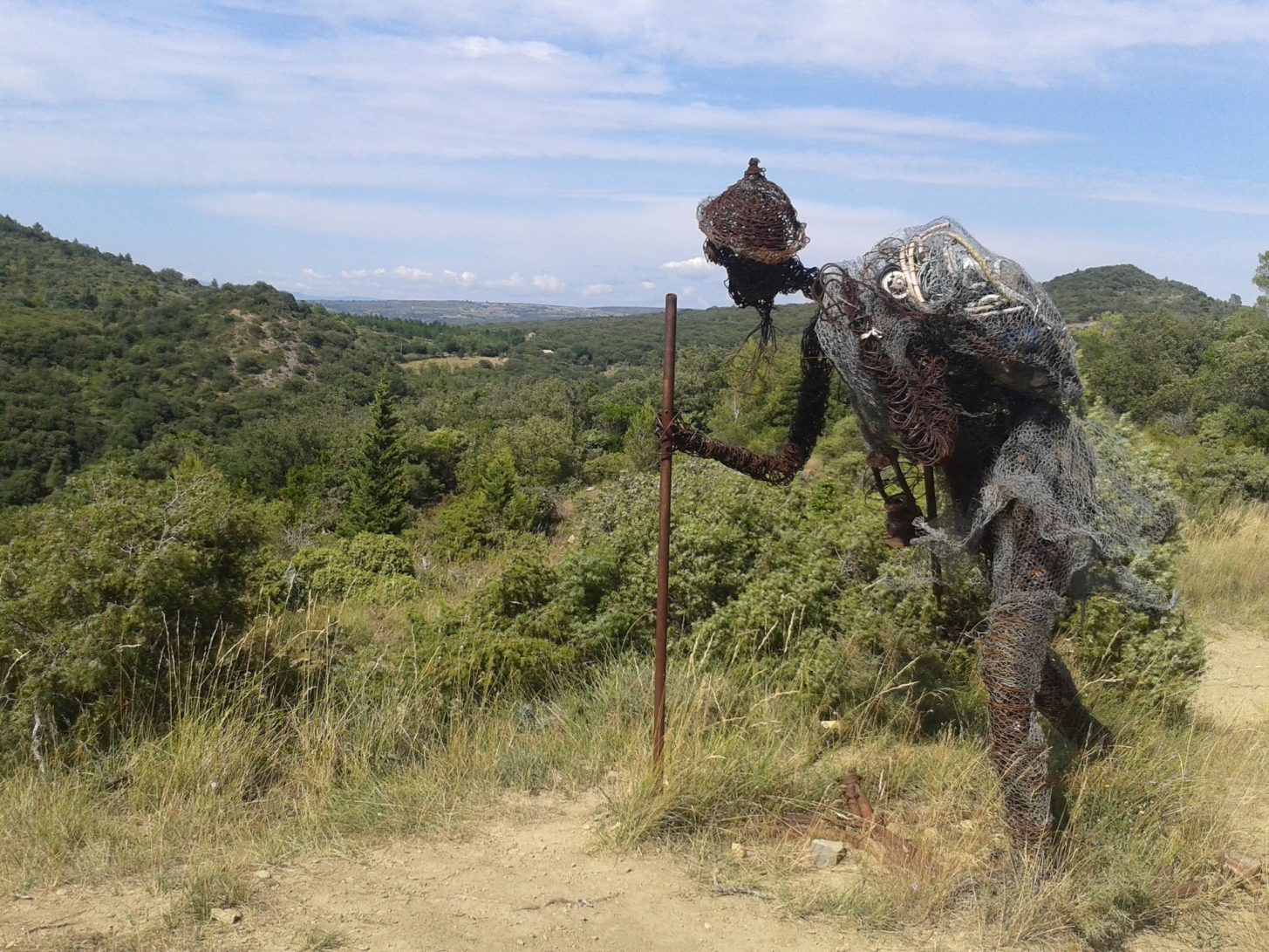 Oeuvre d'art contemporaine sur le sentier de Mayronnes ©ADT de l'Aude