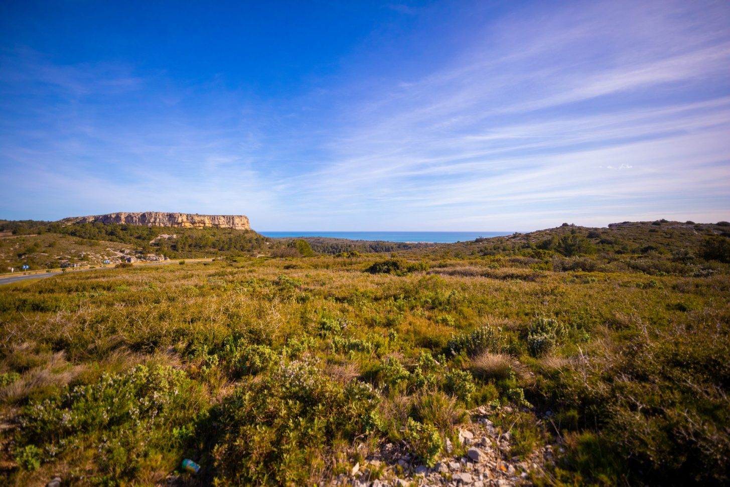 La Clape : garrigue et mer au loin ©Mairie de Narbonne