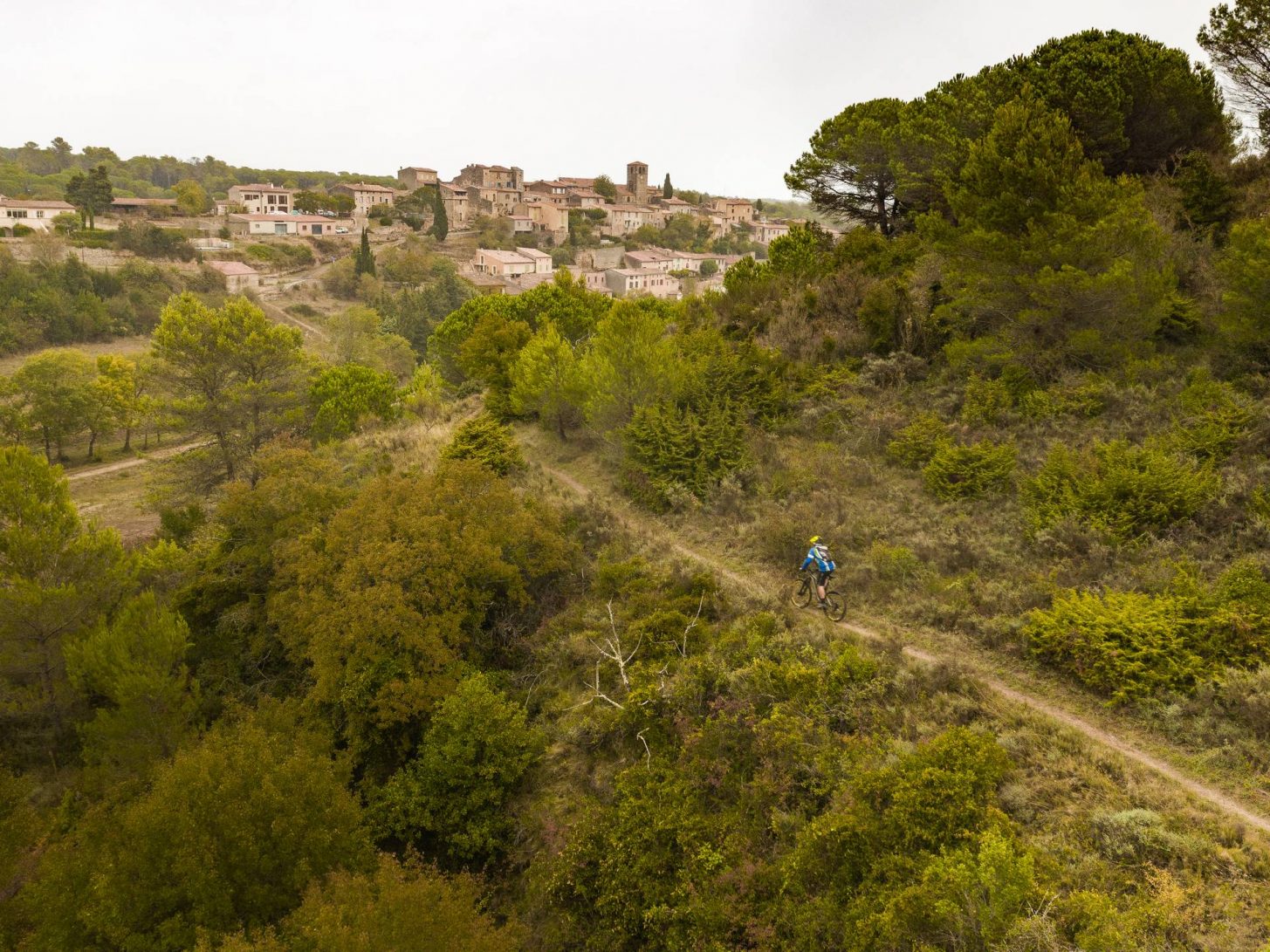 Sur les sentiers VTT de la base d'Aragon © Vincent photographie - ADT de l'Aude