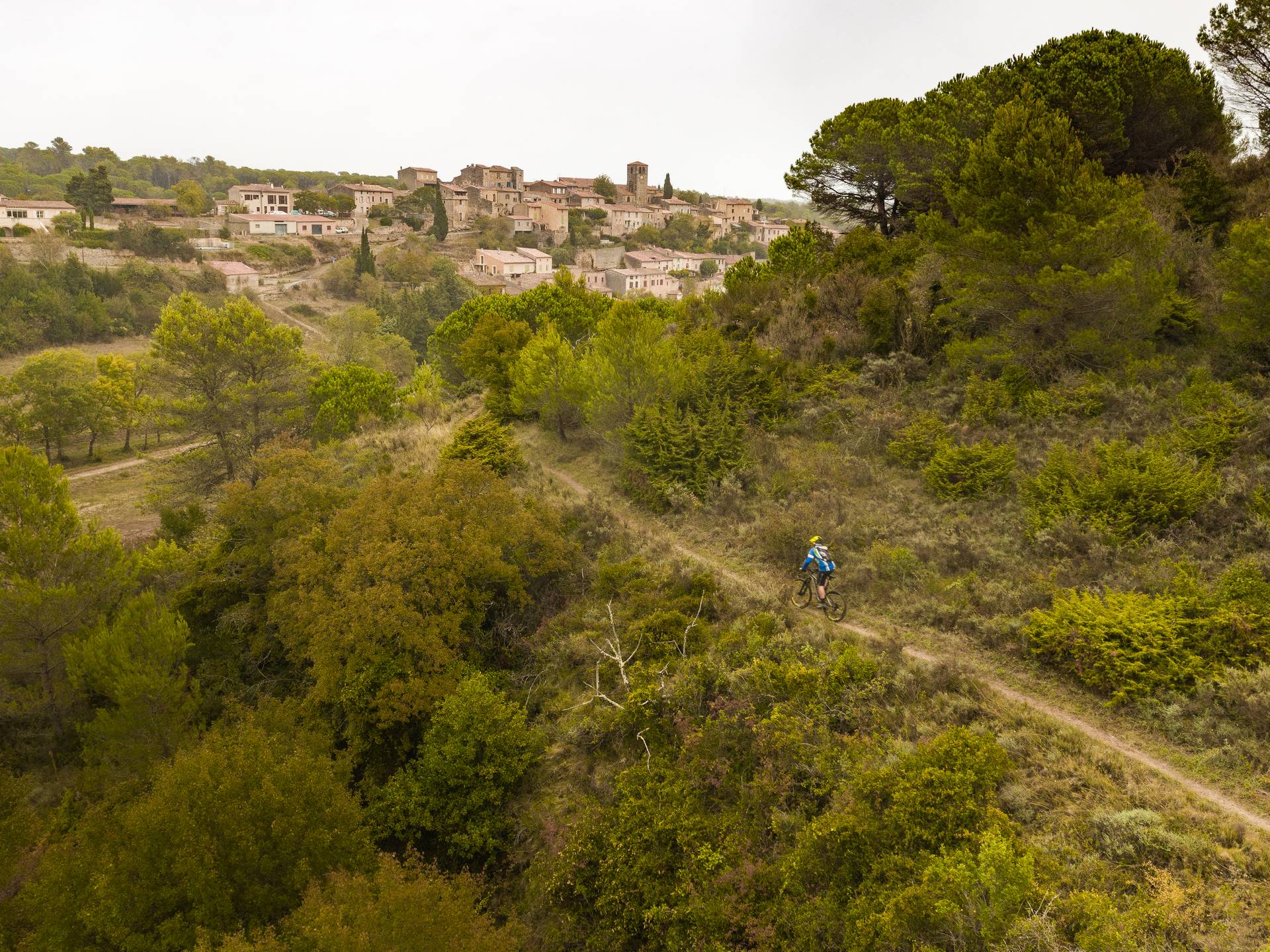 Sur les sentiers VTT de la base d'Aragon © Vincent photographie - ADT de l'Aude