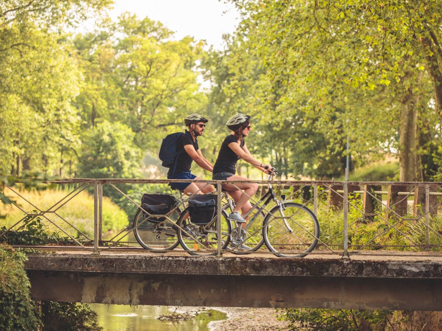 Randonnée à velo en couple, rigole, lauragais©Vincent photographie- ADT de l'Aude