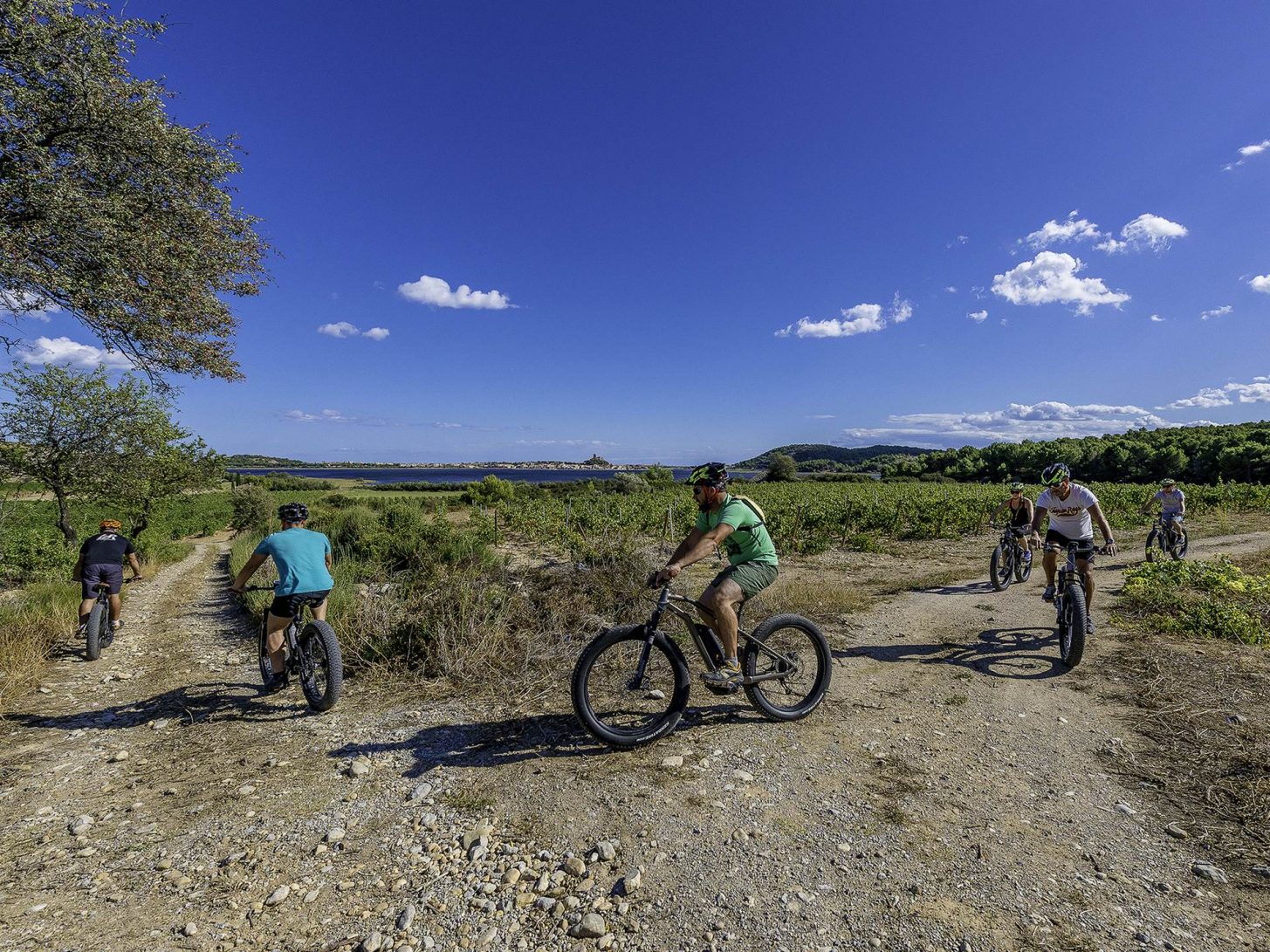 randonnée VTT entre amis à Gruissan ©Philippe Calamel- Office de Tourisme Gruissan