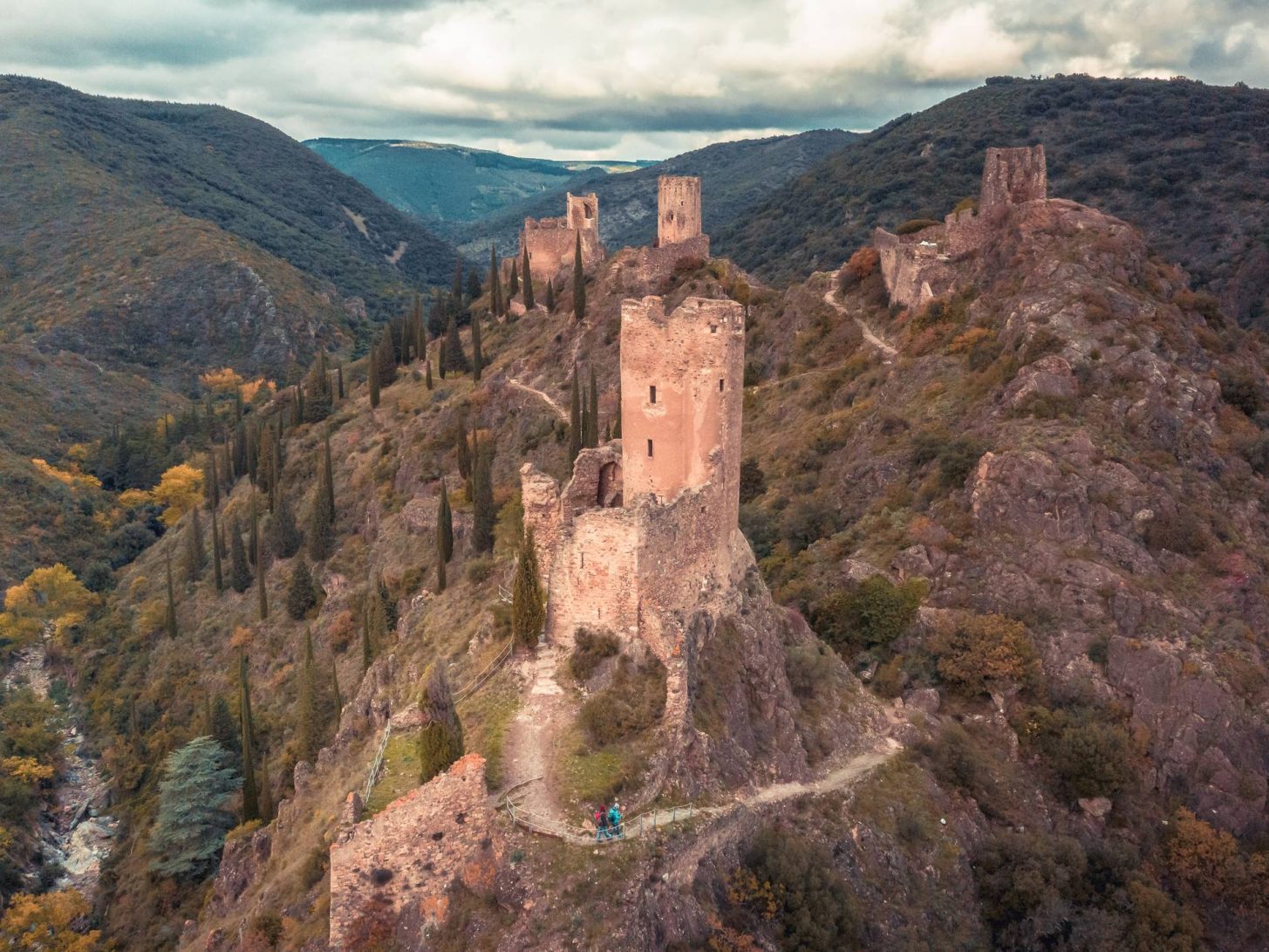 Les châteaux de Lastours gardent la vallée ©Vincent Photographie, ADT de l'Aude