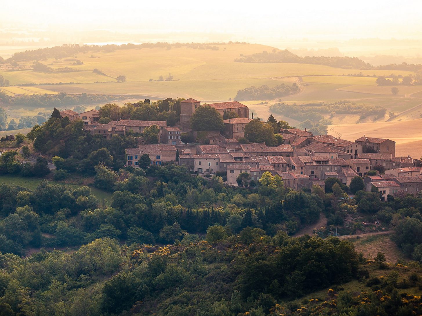Le village médiéval de Laurac dans la Piège©Vincent Photographie, Pays lauragais, Office de Tourisme Collines cathares
