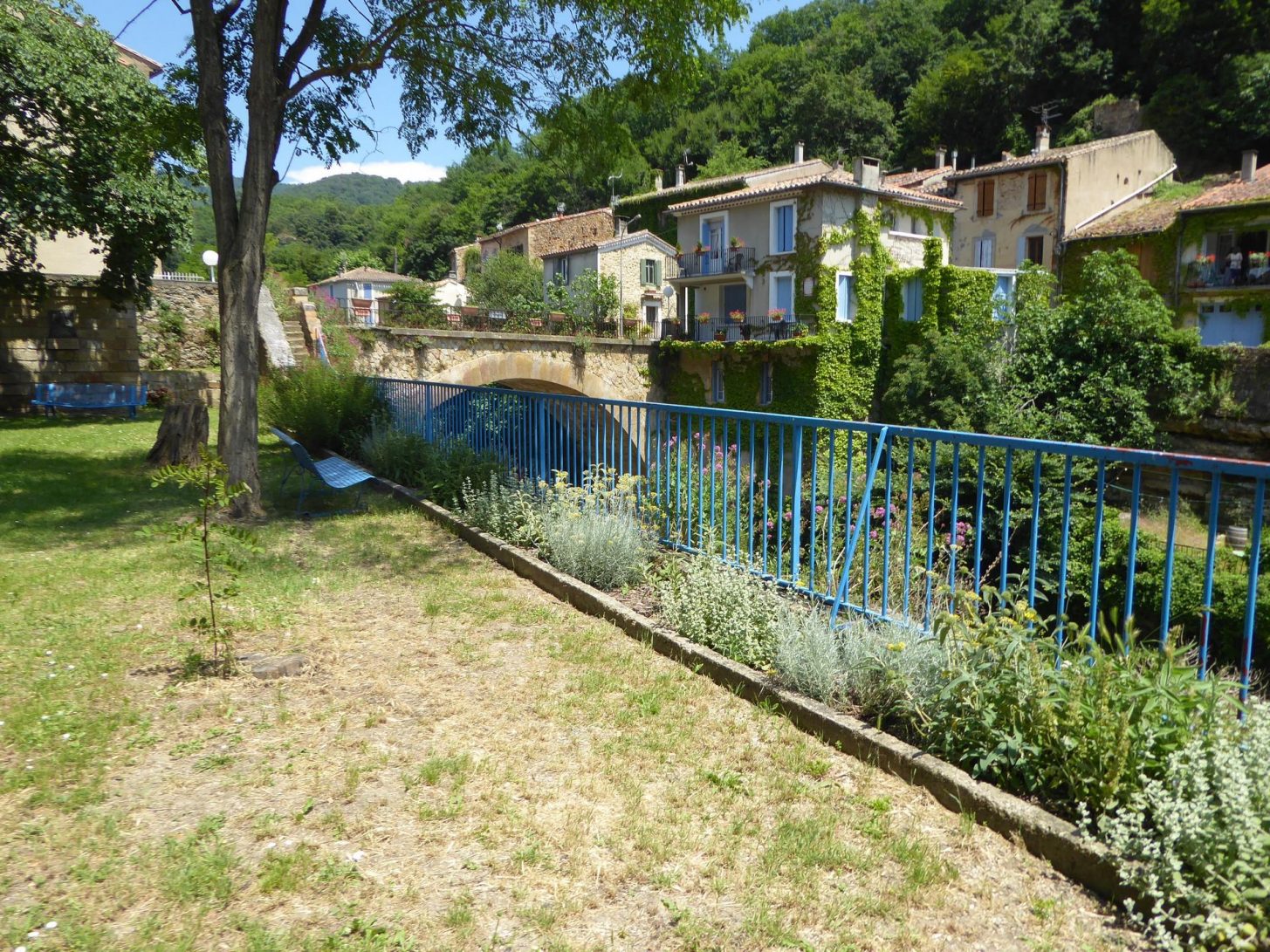 Jardins publics à Rennes les Bains © CAUE Aude