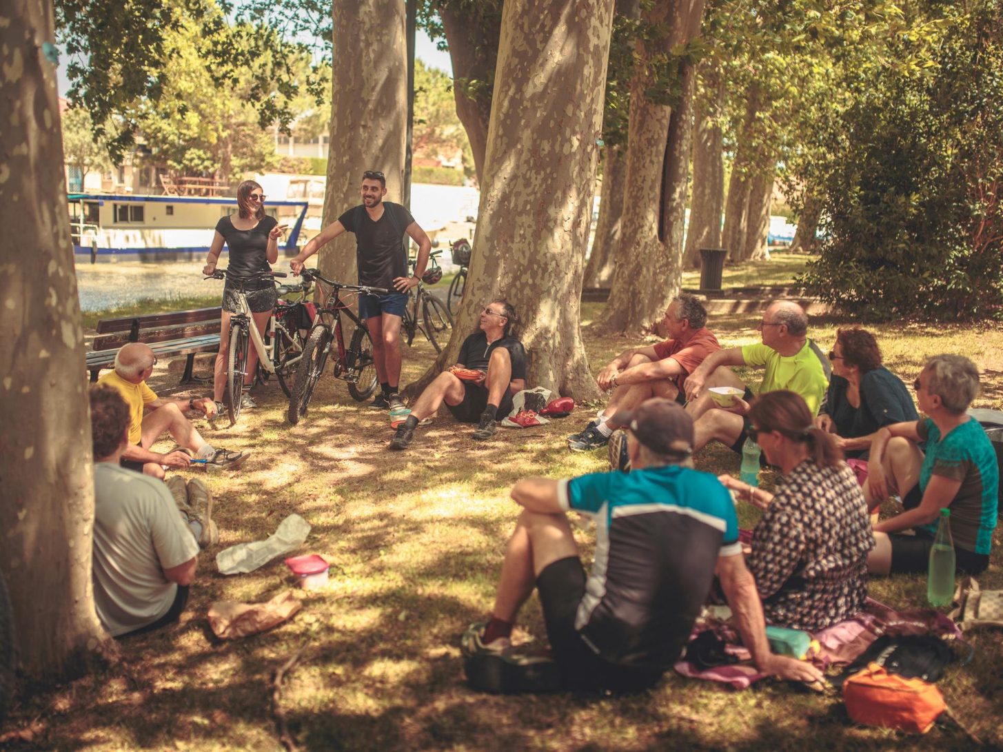 Convivialité en Lauragais sur le canal du Midi, pique nique, vélo © Vincent Photographie, ADT de l'Aude