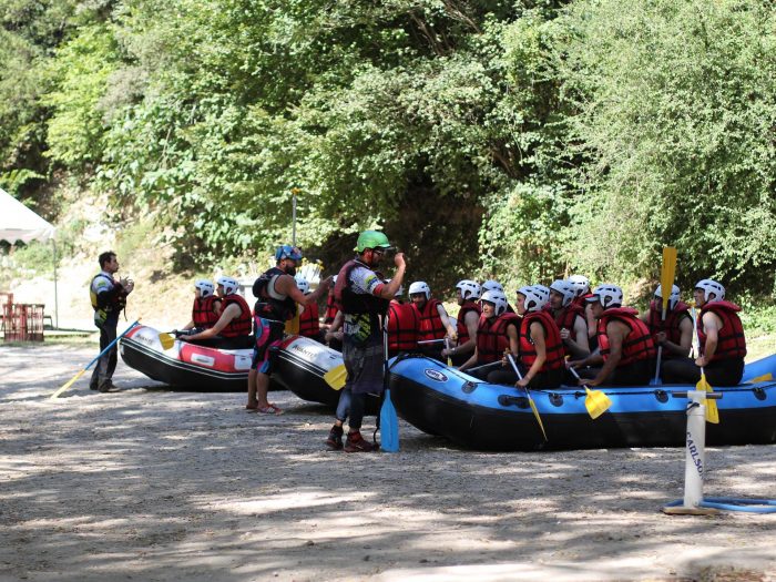 Rafting dans les gorges de la Haute vallée de l'Aude, avant le départ © Raphael Kann, ADT de l'Aude