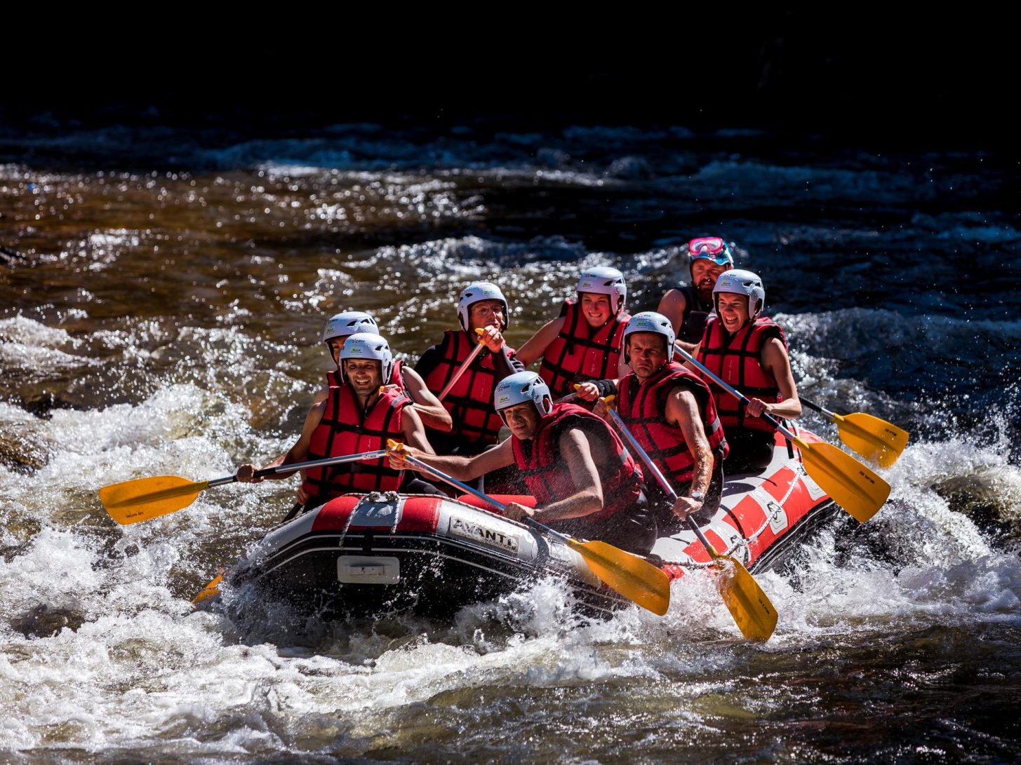 Rafting dans les gorges de la Haute vallée de l'Aude, adrenaline © Raphael Kann, ADT de l'Aude