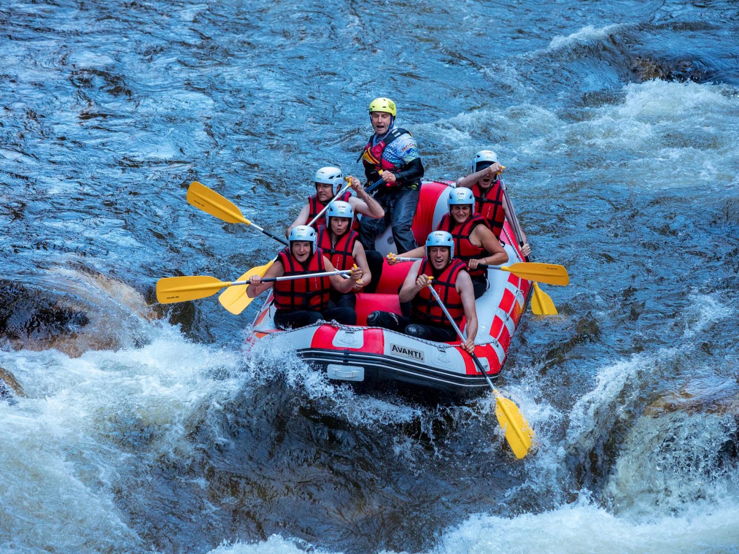 Rafting dans les gorges de la Haute vallée de l'Aude, adrenaline © Raphael Kann, ADT de l'Aude