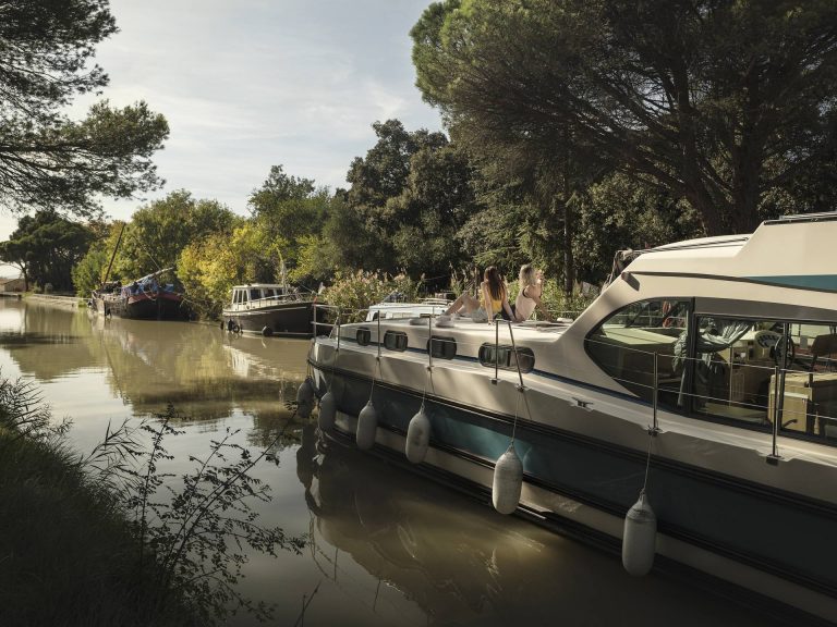 Navigation fluviale sur le canal du Midi, en approche de Mirepeisset © Idriss Bigou Gilles, ADT de l'Aude