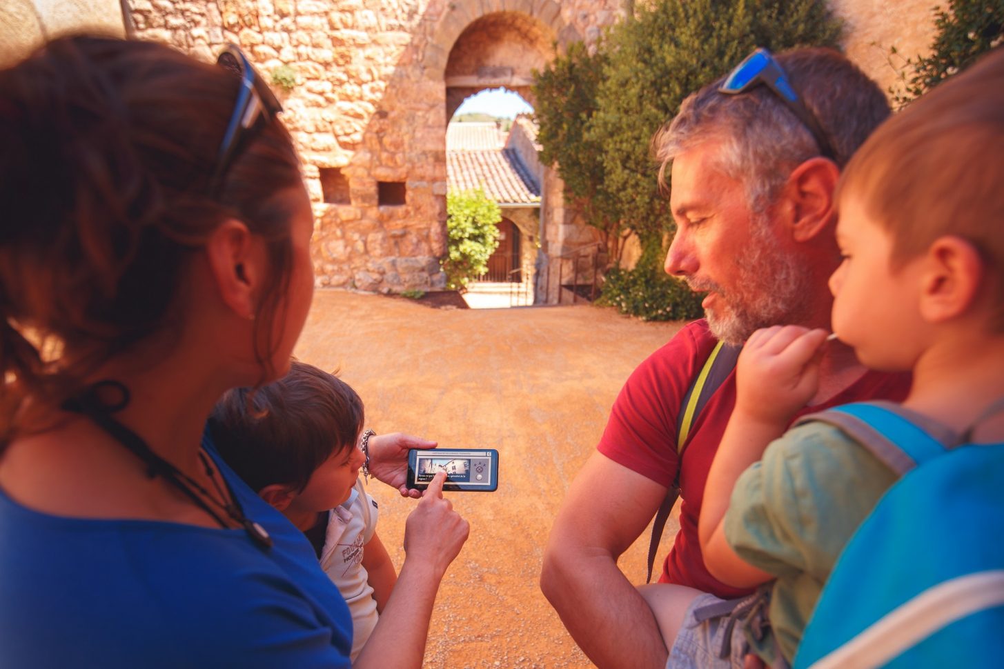 Visite en famille du château de Villerouge Terménes © Vincent Photographie, ADT de l'Aude