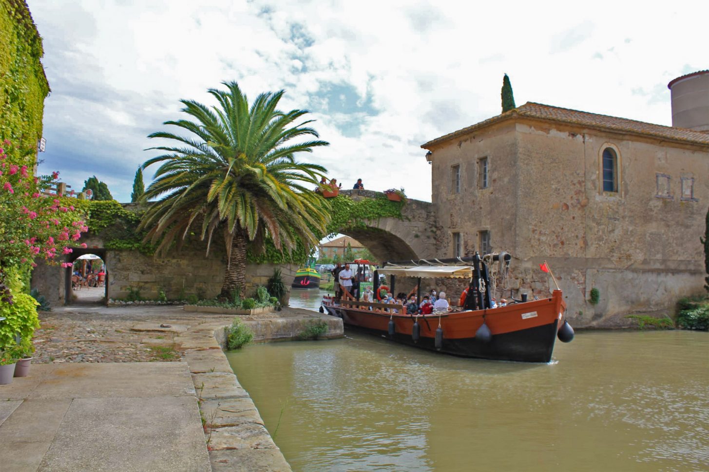 Balade en Gabare sur le canal du Midi dans l'Aude ©Gabarre La Capitane