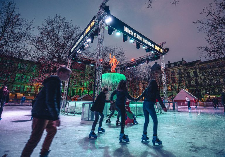 La magie de Noël sur la patinoire de la place Carnot à Carcassonne ©Vincent Photographie - ADT de l'Aude