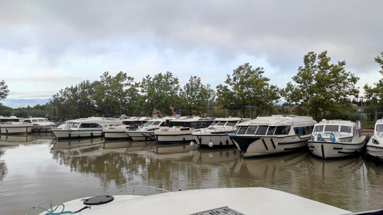 Homps, base de location de bateaux sur le canal du Midi © Canal Friend, ADT de l'Aude